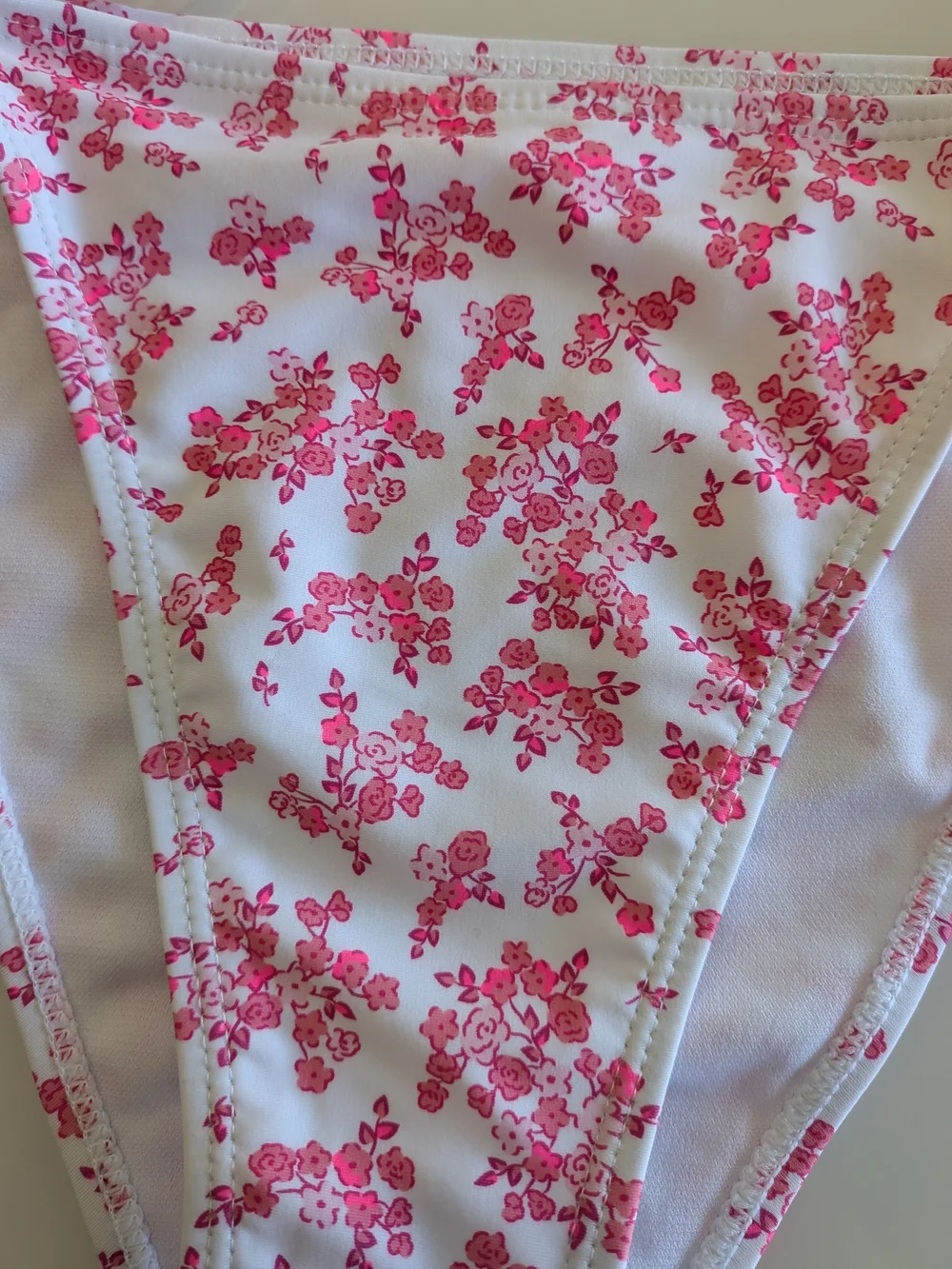 ​NWT 2 Piece Pink Floral Triangle Bikini Set Size Large with Headband Swimwear